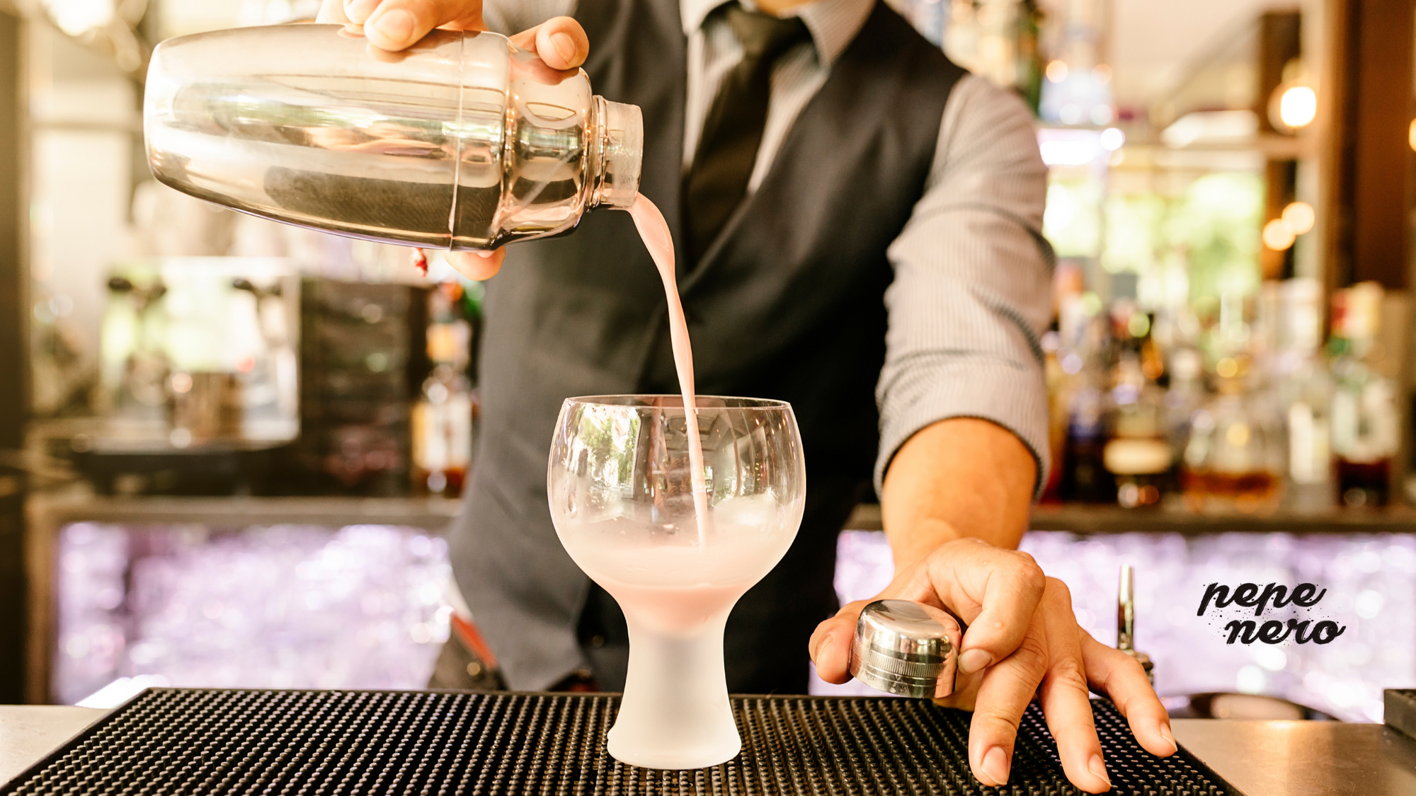 How to Become a Mixologist in 2023